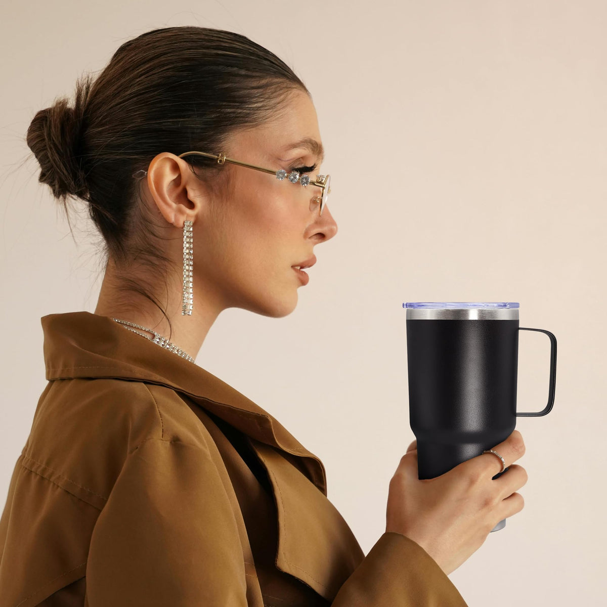 20 oz Black Tumbler with Handle and Lid Y124180